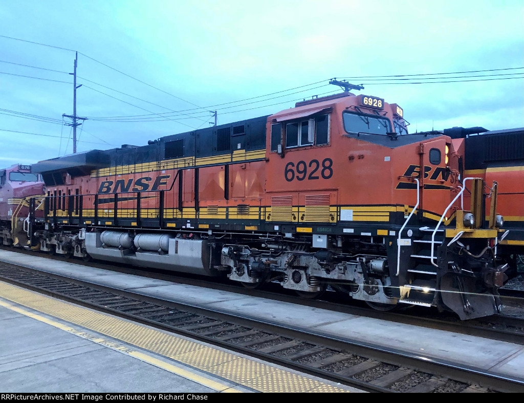 BNSF 6928